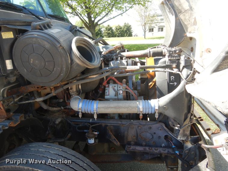 image for item GW9957 2005 Freightliner Columbia  semi truck