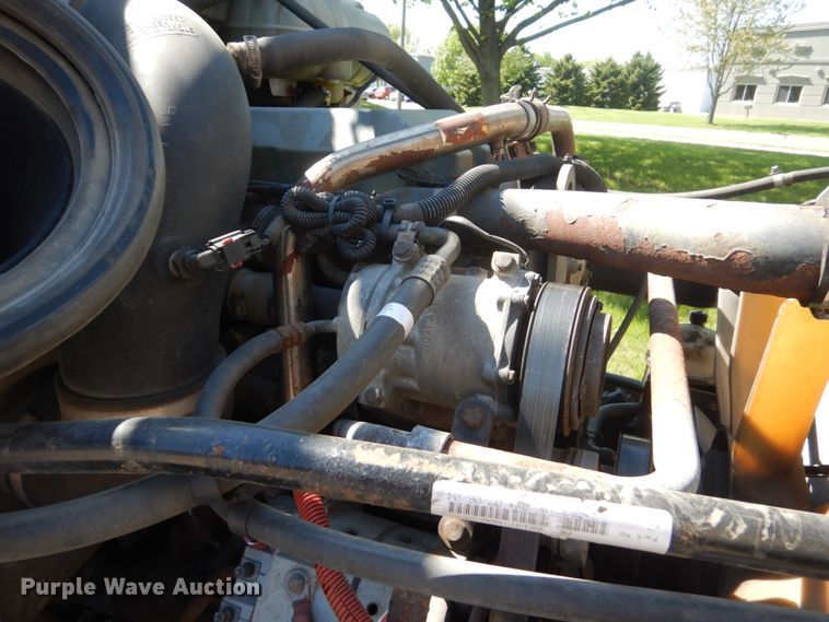 image for item GW9957 2005 Freightliner Columbia  semi truck