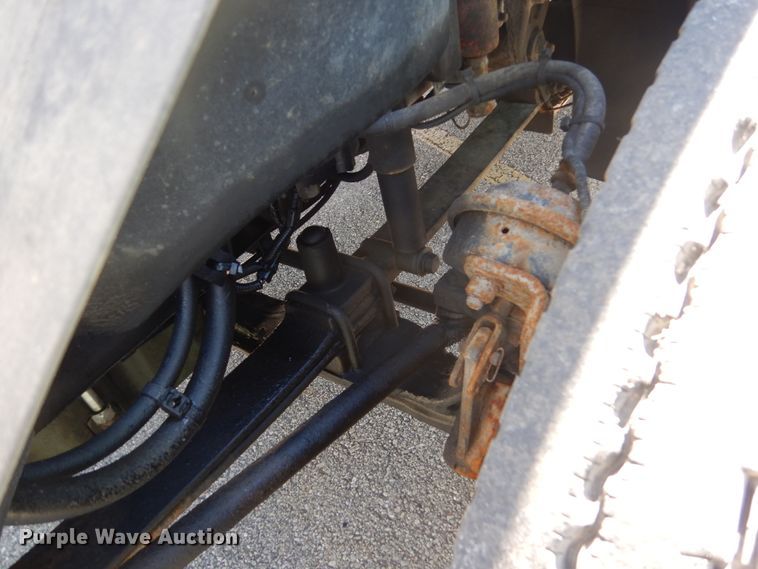 image for item GW9957 2005 Freightliner Columbia  semi truck