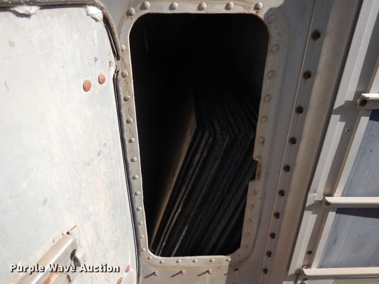 image for item GY9014 2001 Barrett livestock trailer