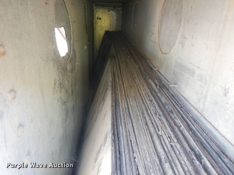 image for item GY9014 2001 Barrett livestock trailer