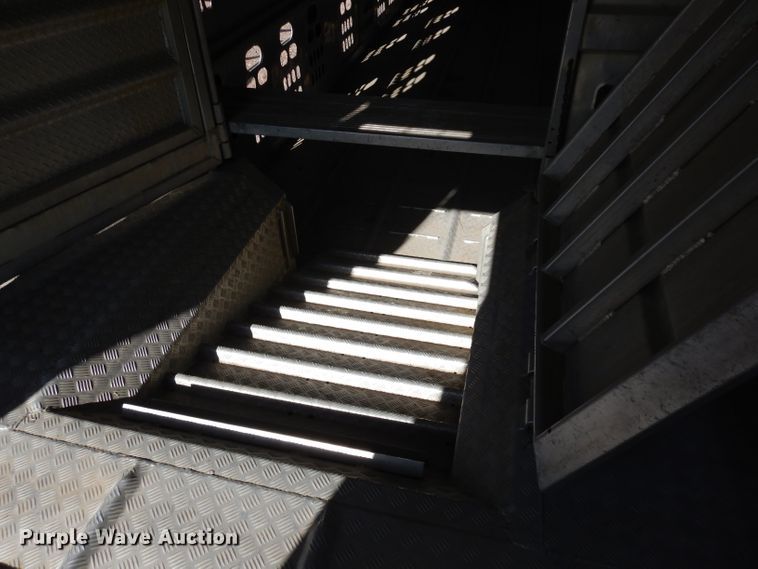 image for item GY9014 2001 Barrett livestock trailer