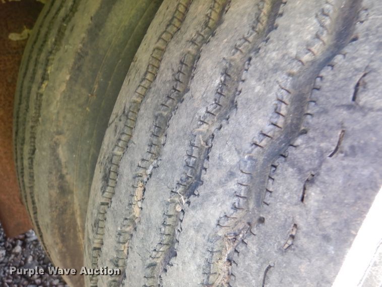 image for item GY9014 2001 Barrett livestock trailer