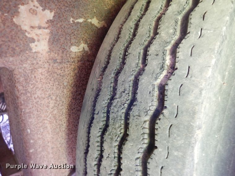 image for item GY9014 2001 Barrett livestock trailer