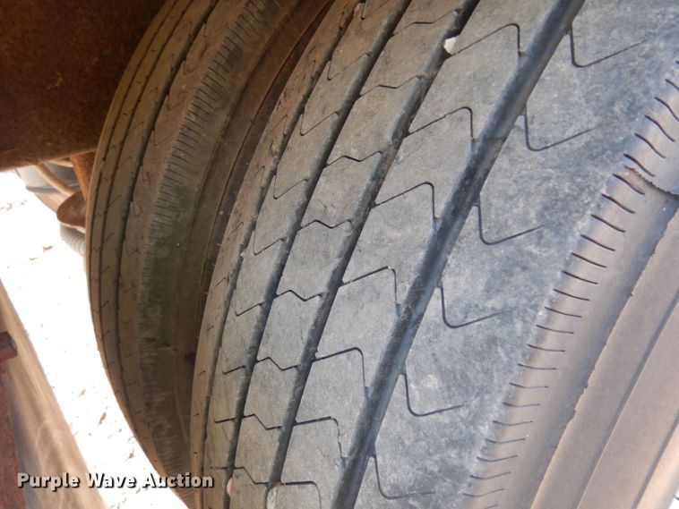 image for item GY9014 2001 Barrett livestock trailer