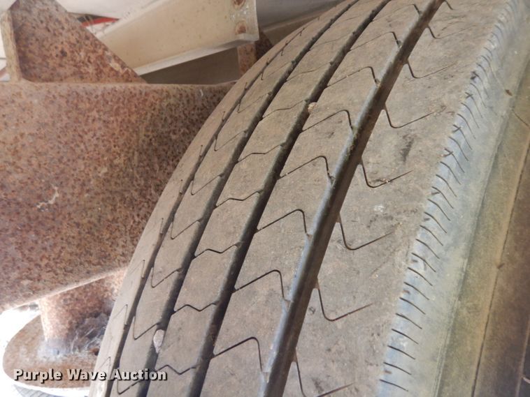 image for item GY9014 2001 Barrett livestock trailer