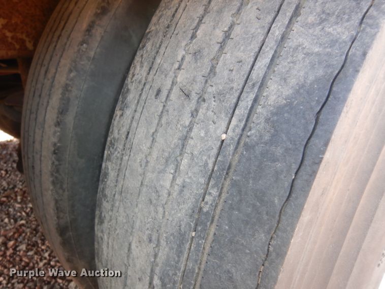 image for item GY9014 2001 Barrett livestock trailer