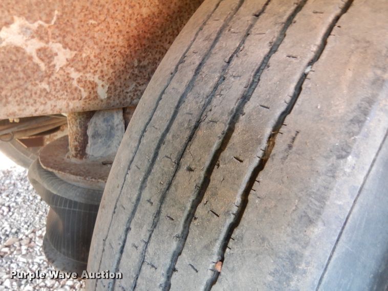 image for item GY9014 2001 Barrett livestock trailer