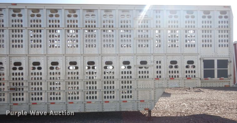 image for item GY9015 2007 Barrett livestock trailer