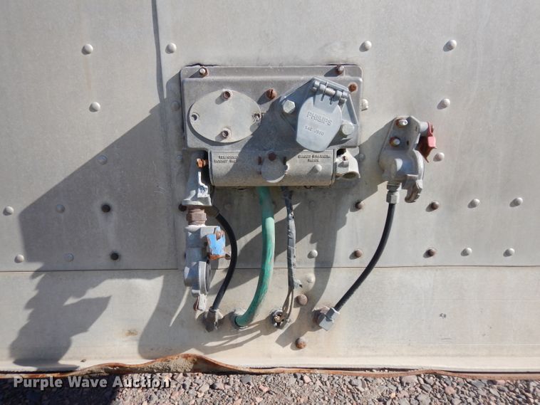 image for item GY9015 2007 Barrett livestock trailer