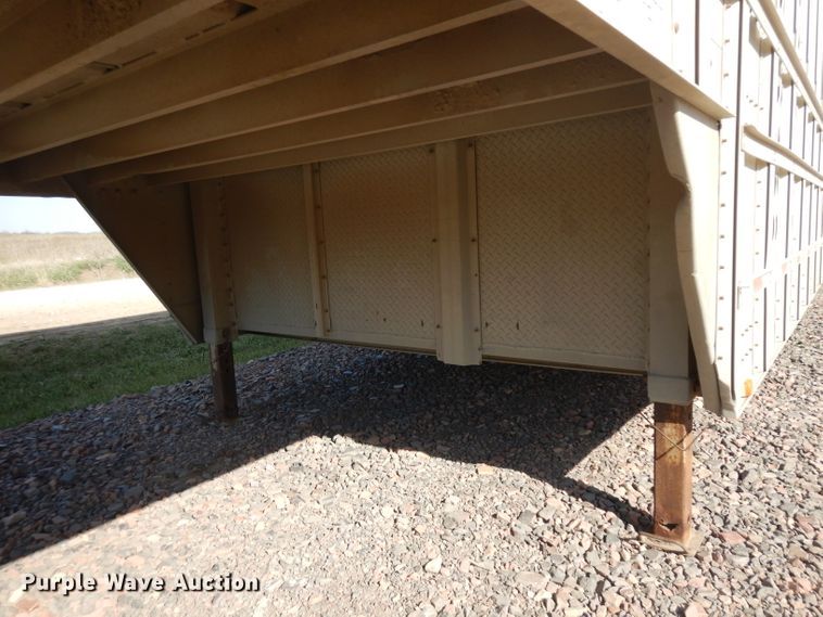 image for item GY9015 2007 Barrett livestock trailer