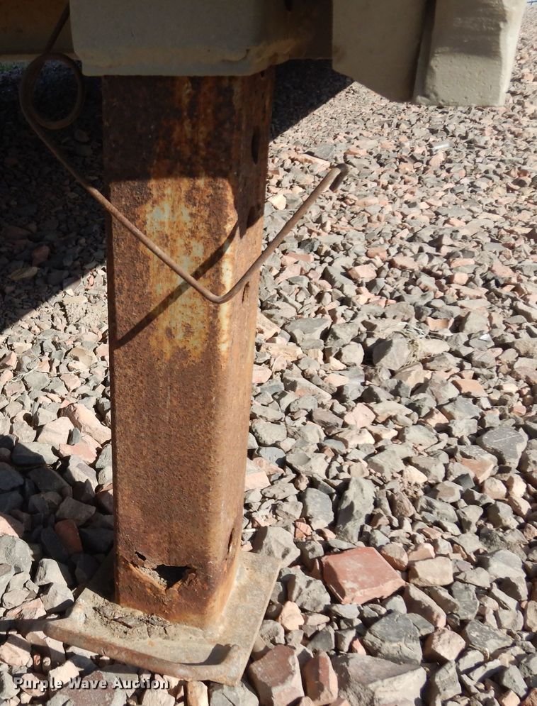 image for item GY9015 2007 Barrett livestock trailer