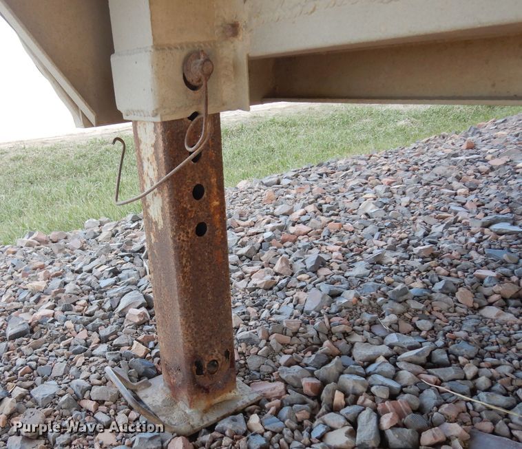 image for item GY9015 2007 Barrett livestock trailer