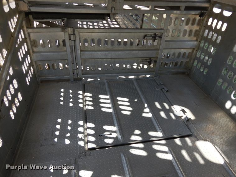 image for item GY9015 2007 Barrett livestock trailer