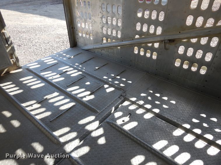 image for item GY9015 2007 Barrett livestock trailer