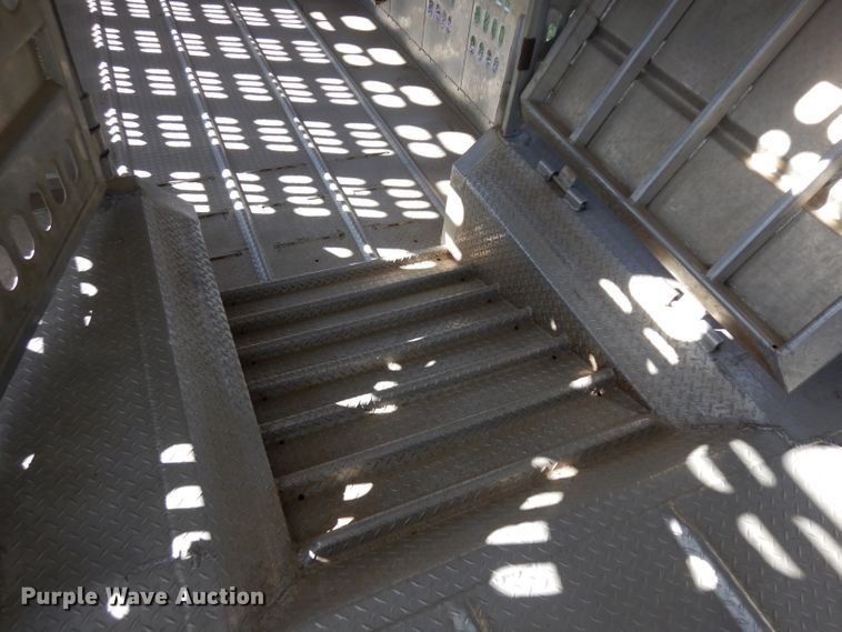 image for item GY9015 2007 Barrett livestock trailer