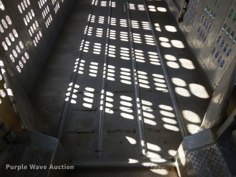 image for item GY9015 2007 Barrett livestock trailer