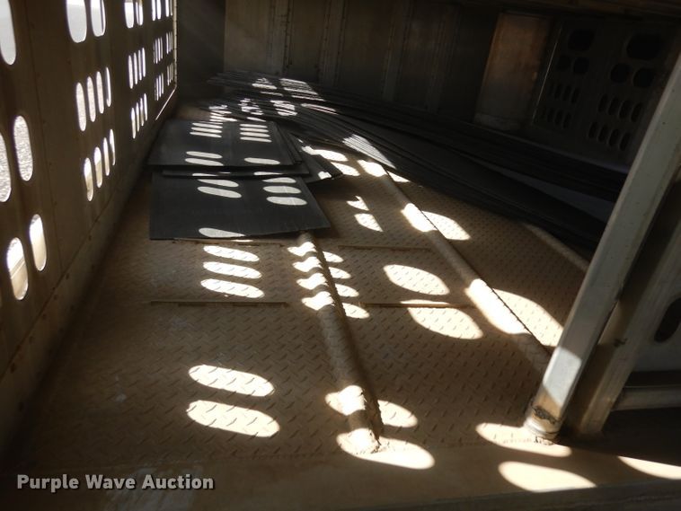 image for item GY9015 2007 Barrett livestock trailer