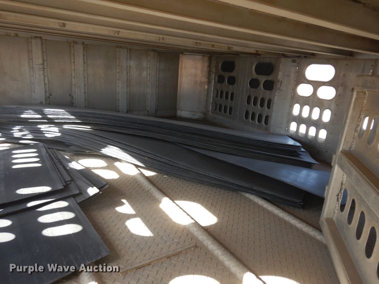 image for item GY9015 2007 Barrett livestock trailer