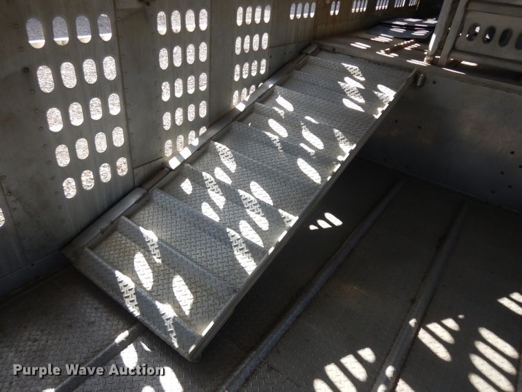 image for item GY9015 2007 Barrett livestock trailer