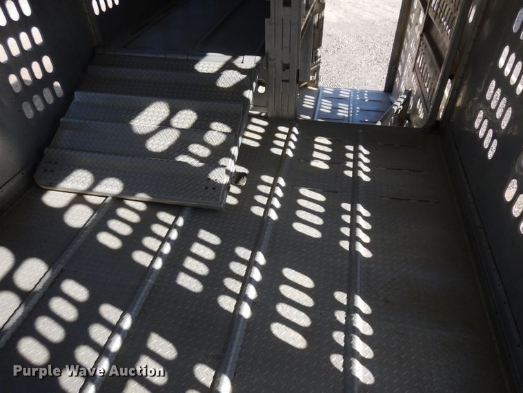 image for item GY9015 2007 Barrett livestock trailer