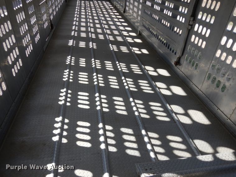 image for item GY9015 2007 Barrett livestock trailer