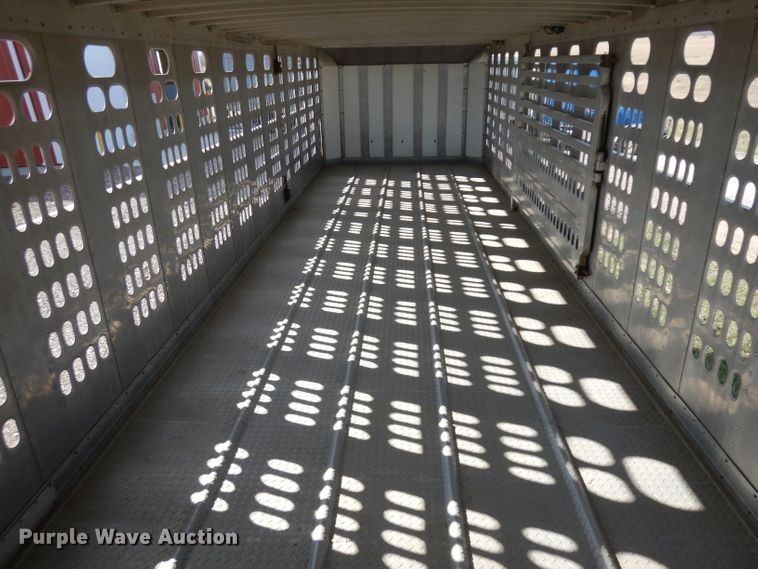 image for item GY9015 2007 Barrett livestock trailer