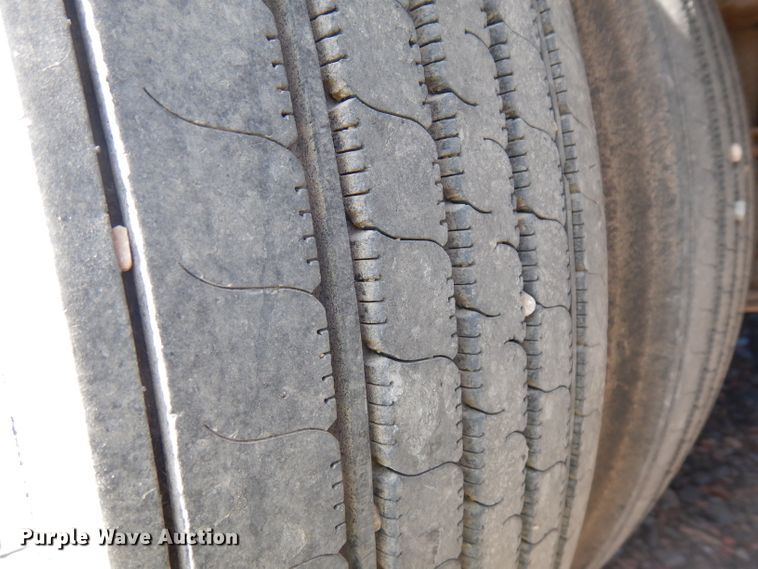 image for item GY9015 2007 Barrett livestock trailer