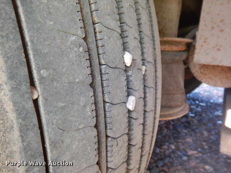 image for item GY9015 2007 Barrett livestock trailer