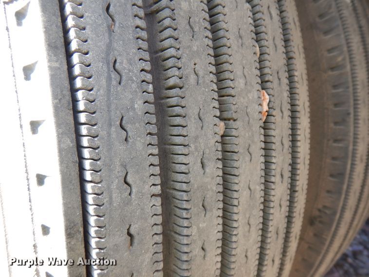 image for item GY9015 2007 Barrett livestock trailer