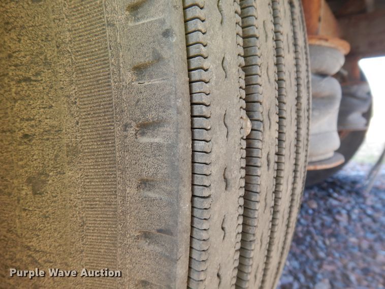 image for item GY9015 2007 Barrett livestock trailer