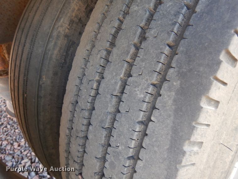 image for item GY9015 2007 Barrett livestock trailer