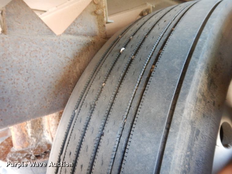 image for item GY9015 2007 Barrett livestock trailer