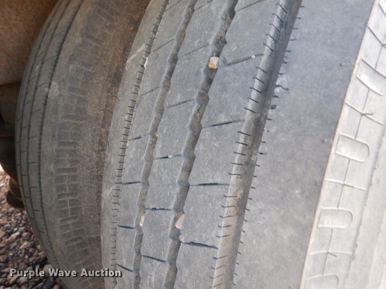 image for item GY9015 2007 Barrett livestock trailer