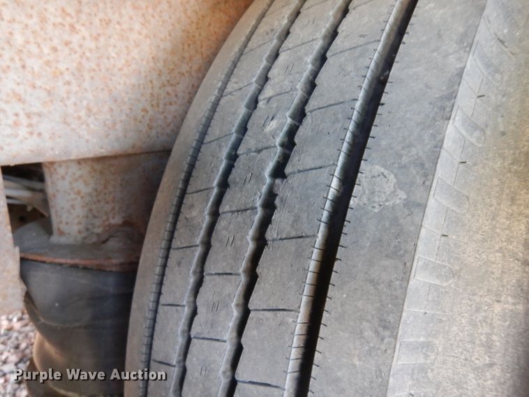 image for item GY9015 2007 Barrett livestock trailer