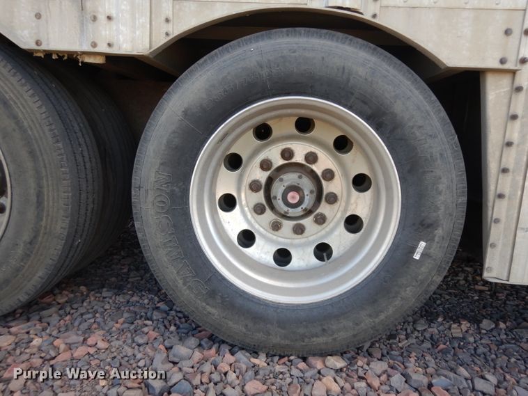 image for item GY9015 2007 Barrett livestock trailer