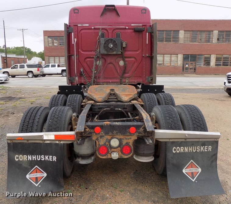 image for item H1469 2012 Freightliner Cascadia  semi truck