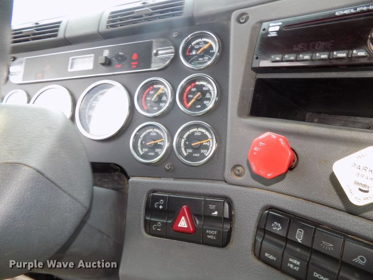 image for item H1469 2012 Freightliner Cascadia  semi truck