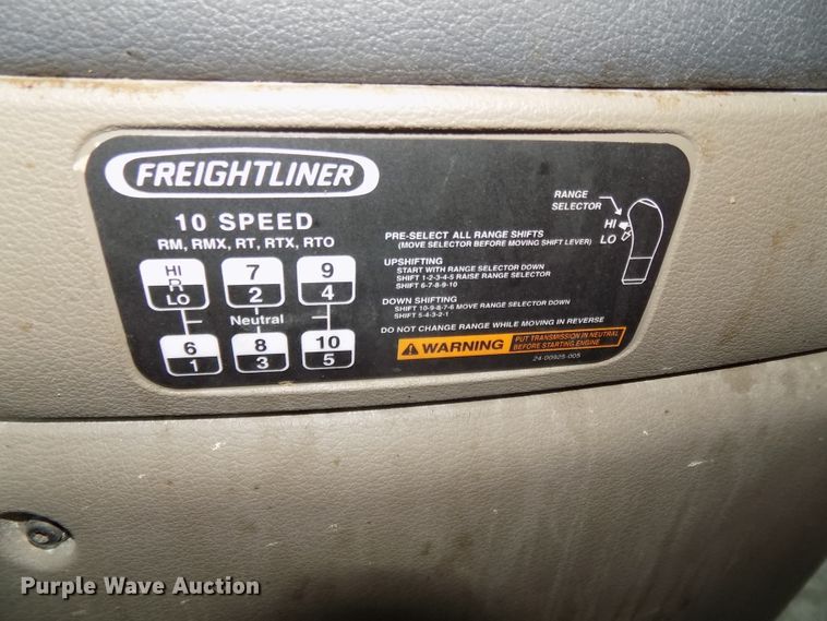 image for item H1469 2012 Freightliner Cascadia  semi truck