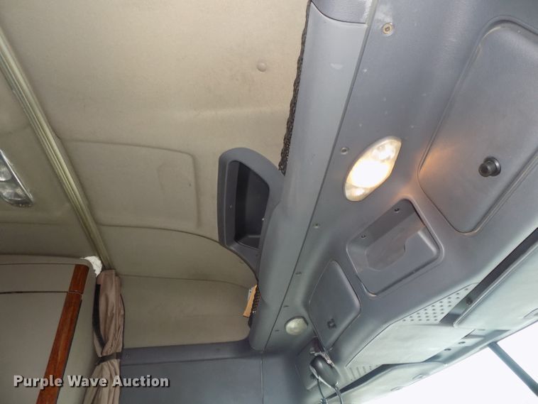 image for item H1469 2012 Freightliner Cascadia  semi truck