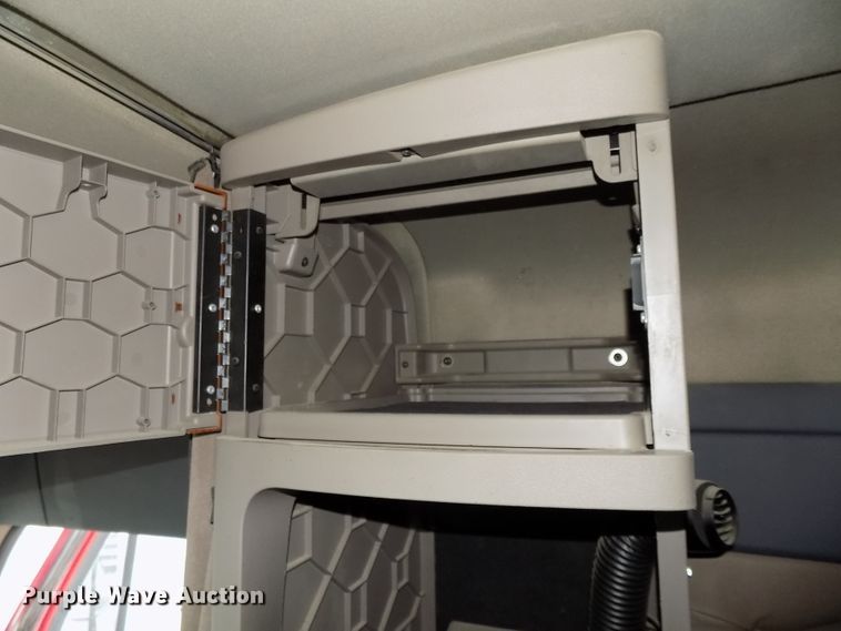 image for item H1469 2012 Freightliner Cascadia  semi truck