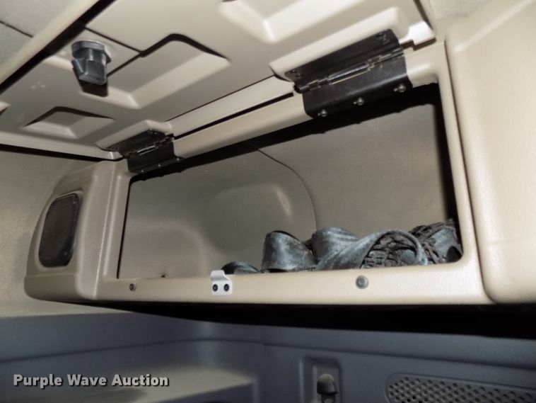 image for item H1469 2012 Freightliner Cascadia  semi truck