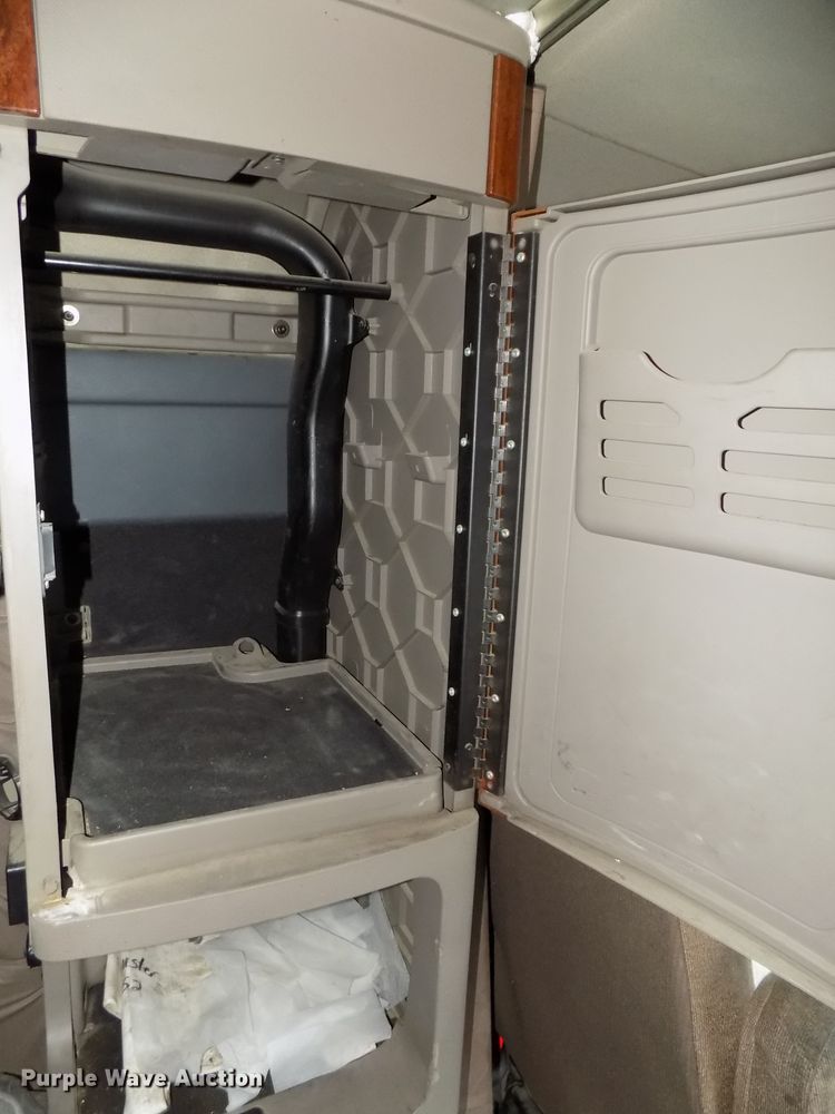 image for item H1469 2012 Freightliner Cascadia  semi truck