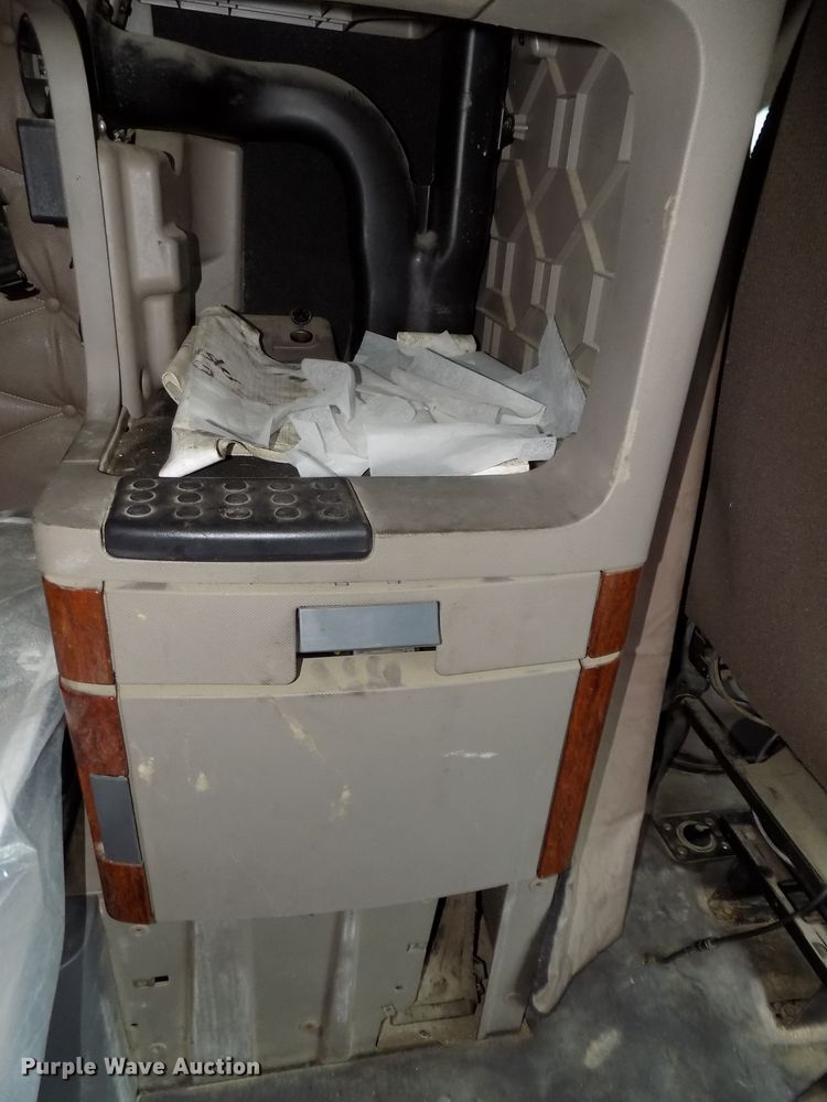 image for item H1469 2012 Freightliner Cascadia  semi truck