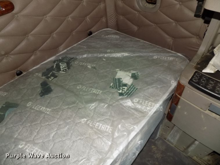 image for item H1469 2012 Freightliner Cascadia  semi truck