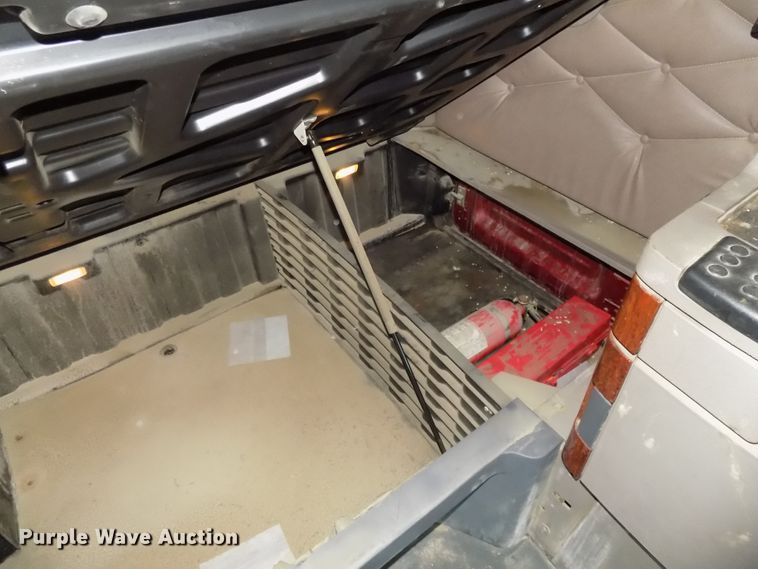 image for item H1469 2012 Freightliner Cascadia  semi truck