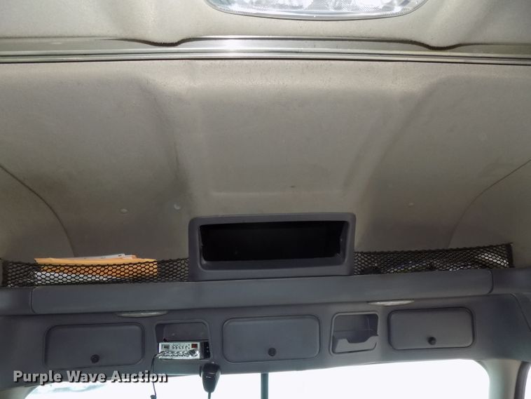 image for item H1469 2012 Freightliner Cascadia  semi truck