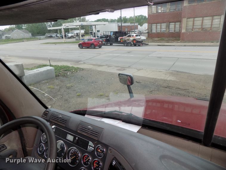 image for item H1469 2012 Freightliner Cascadia  semi truck