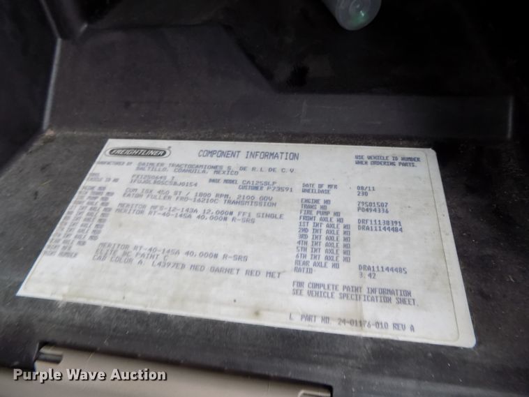 image for item H1469 2012 Freightliner Cascadia  semi truck