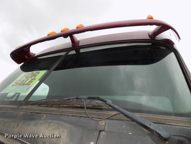 image for item H1469 2012 Freightliner Cascadia  semi truck